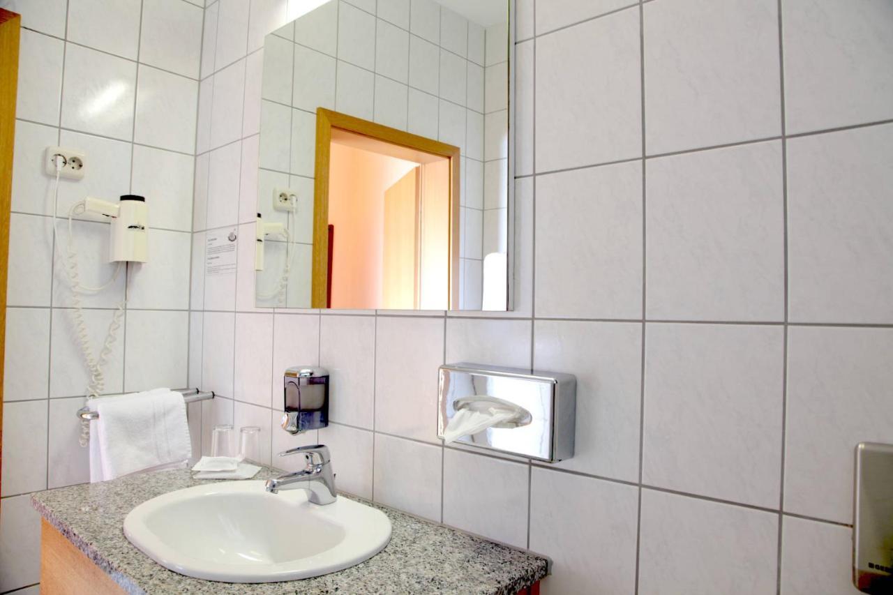 Hotel Lonac Дуйсбург Екстер'єр фото