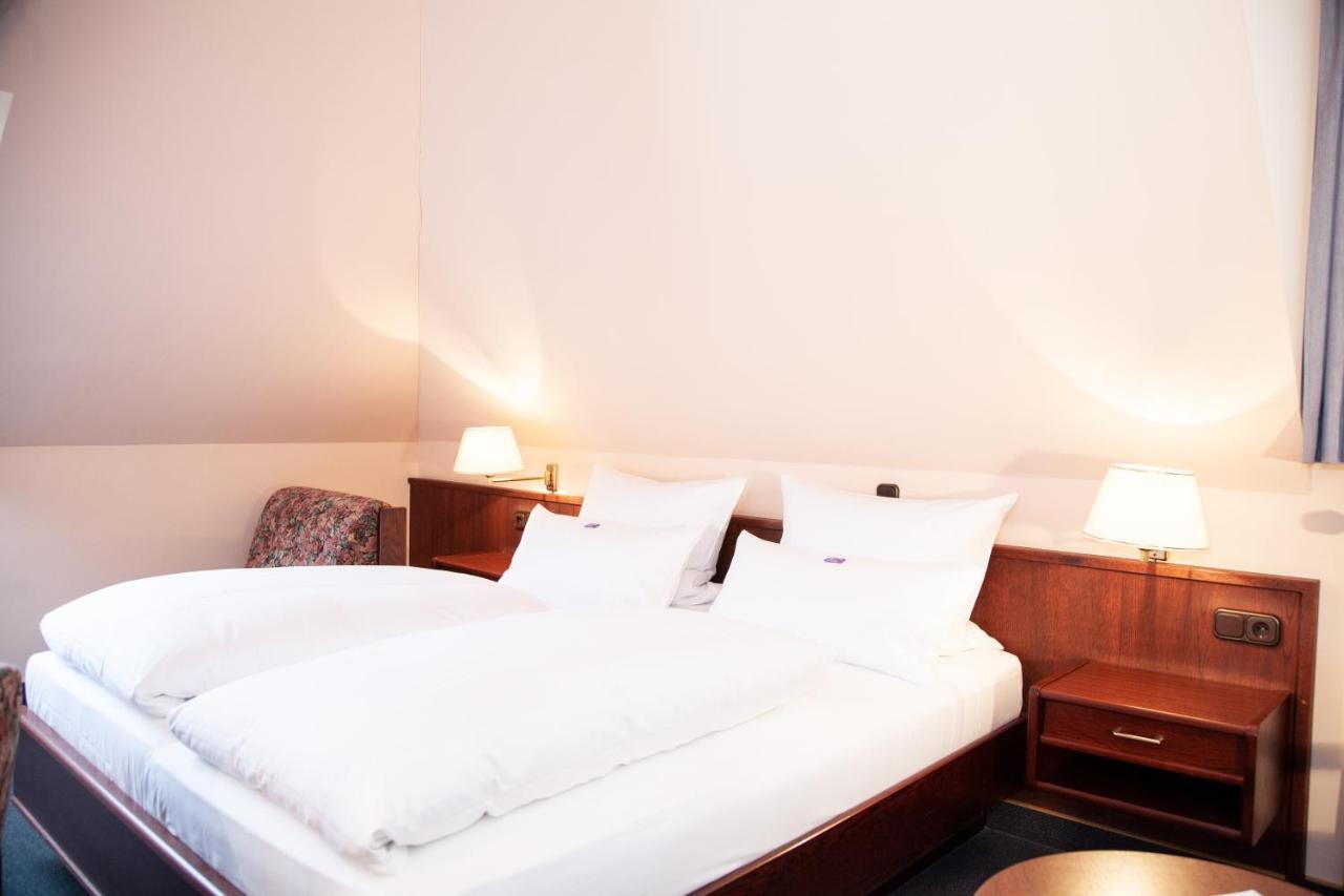 Hotel Lonac Дуйсбург Екстер'єр фото